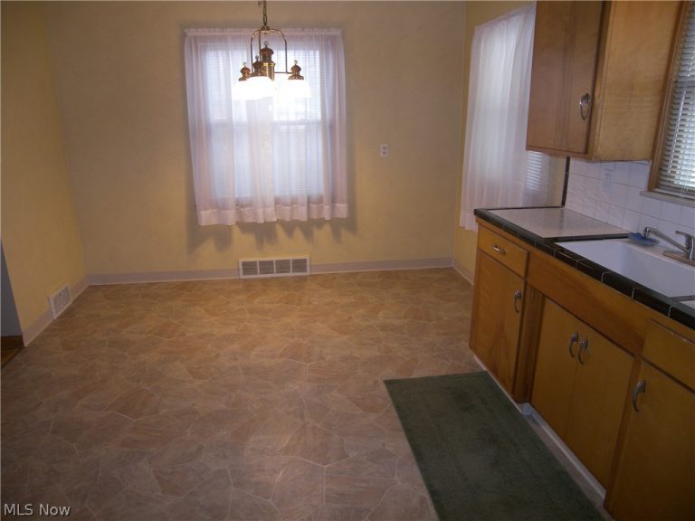 19070 Meredith Avenue, Euclid, OH - Photo 6