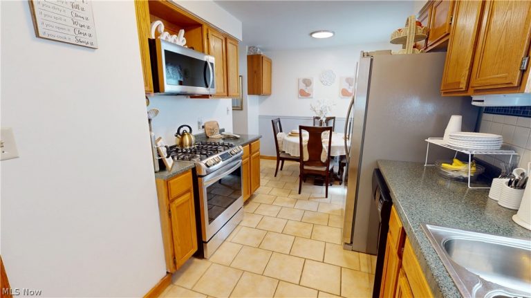13504 Maple Leaf Drive, Garfield Heights, OH - Photo 3