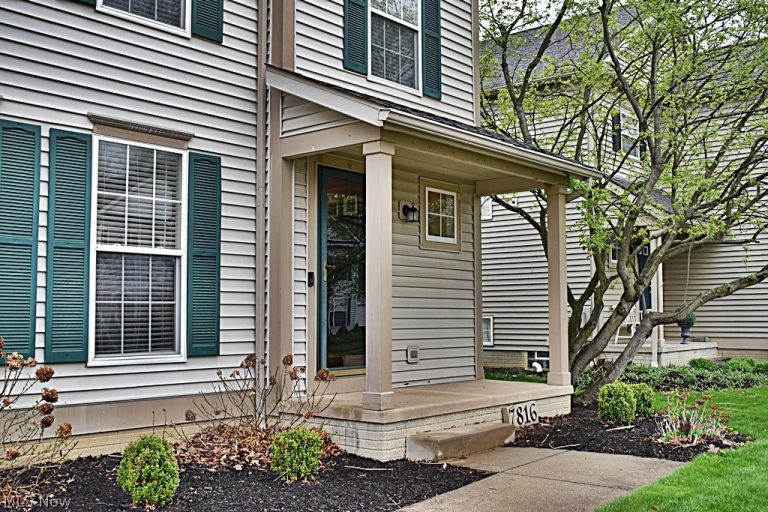 7816 Benton Lane, Hudson, OH - Photo 4