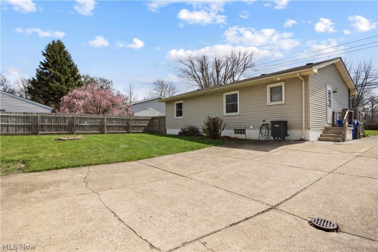 17050 Sheldon Road, Brook Park, OH - Photo 5
