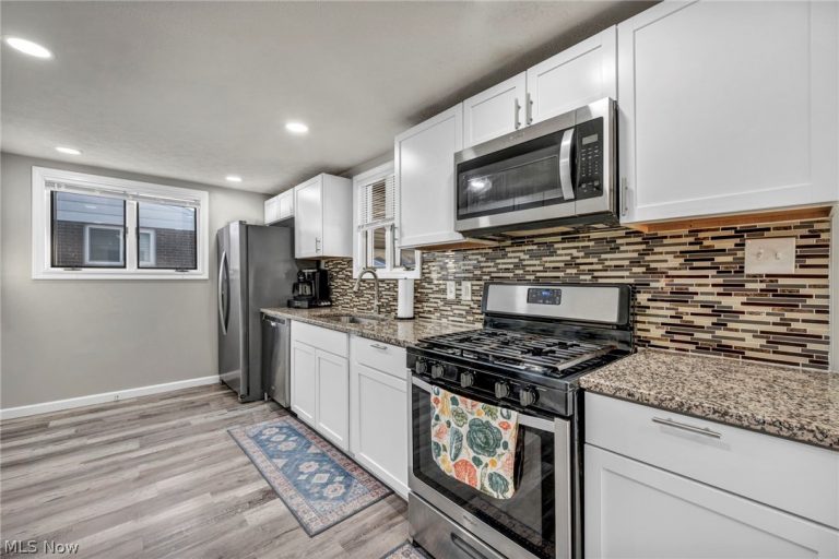 6386 Sandfield Drive, Brook Park, OH - Photo 8