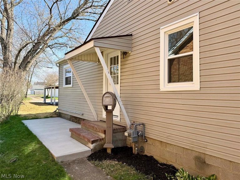 624 College Street, Alliance, OH - Photo 3