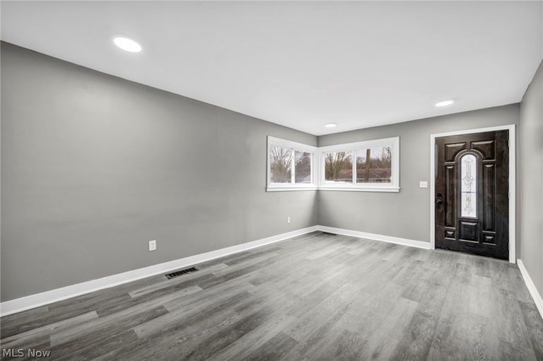 109 Forest Drive, Bedford, OH - Photo 8