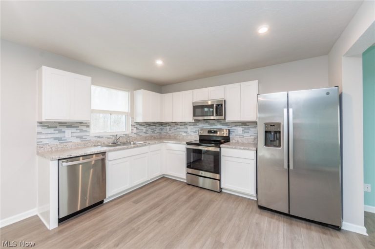 784 Pine Spring Drive, Painesville, OH - Photo 6