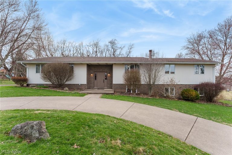 901 Marion Avenue, Louisville, OH - Photo 2