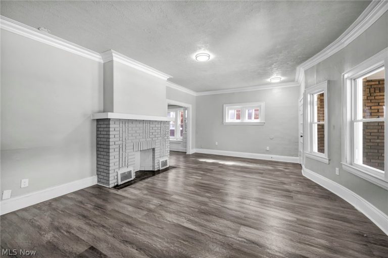 929 Thornhill Drive, Cleveland, OH - Photo 8