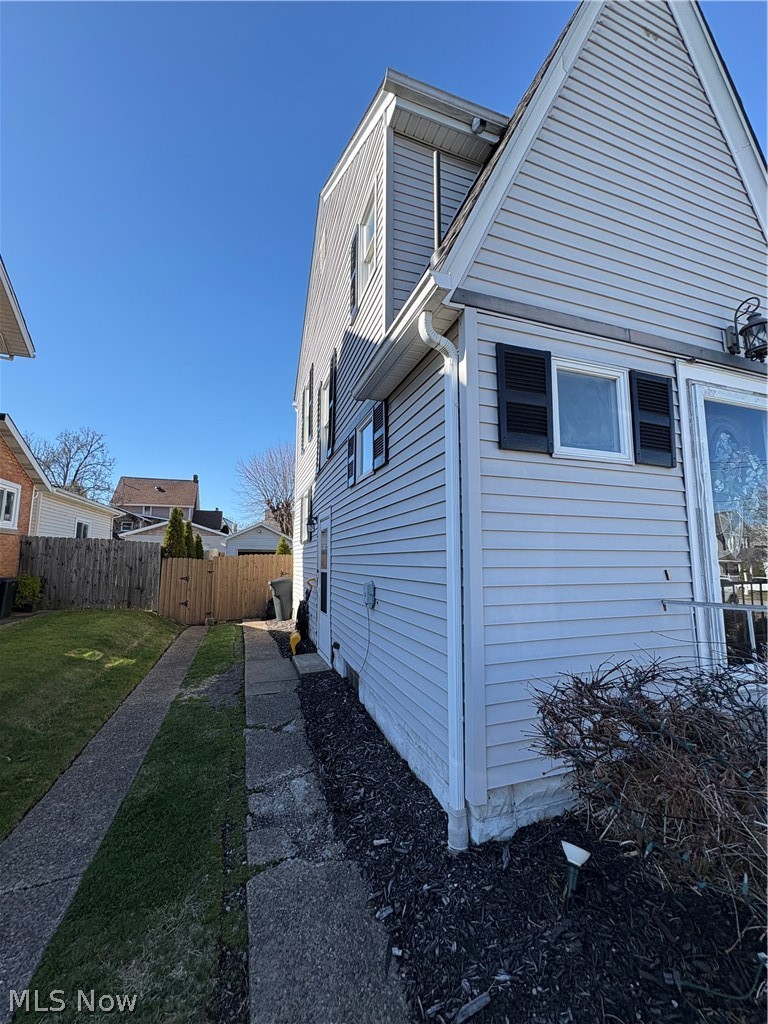 3721 Collins Way, Weirton, WV - Photo 3