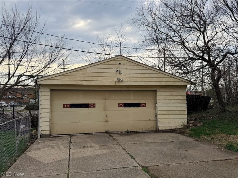 5328 Vine Street, Maple Heights, OH - Photo 3