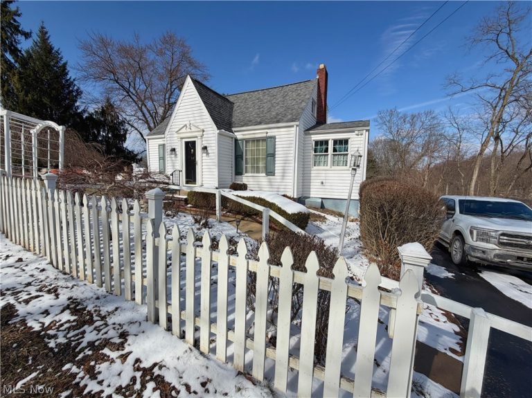 403 Burrows Avenue, East Liverpool, OH - Photo 2