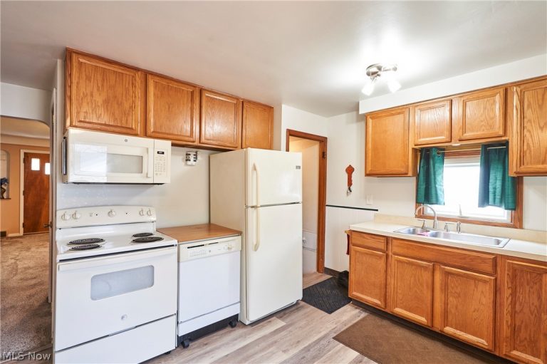 13203 Woodward Boulevard, Garfield Heights, OH - Photo 4