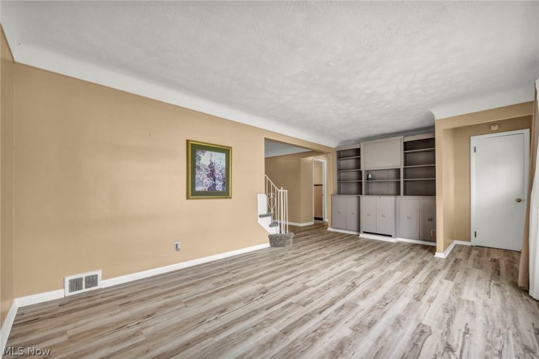 5238 Longton Road, Lyndhurst, OH - Photo 8