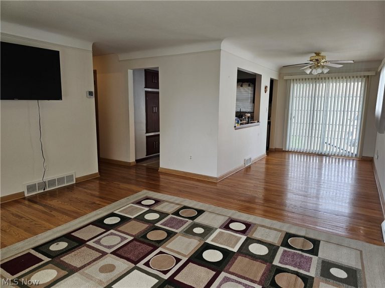15413 Shirley Avenue, Maple Heights, OH - Photo 3