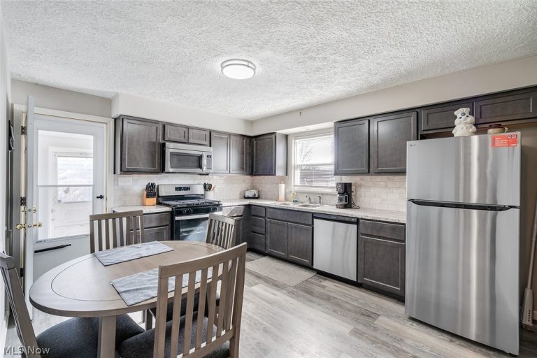 616 Poland Avenue, Struthers, OH - Photo 8