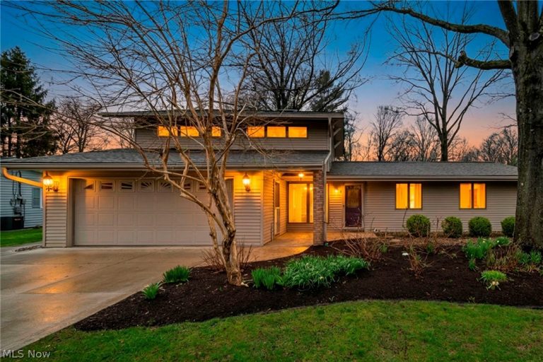 24783 Riverview Drive, Columbia Station, OH - Photo 2