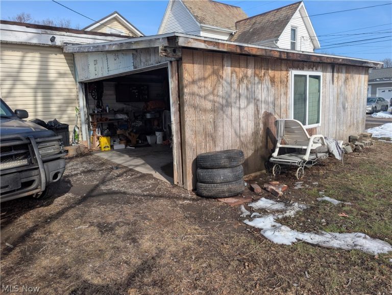 332 Front Avenue, New Philadelphia, OH - Photo 4