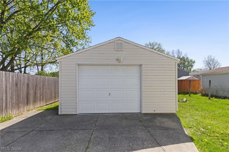 331 Elmwood Avenue, Barberton, OH - Photo 6