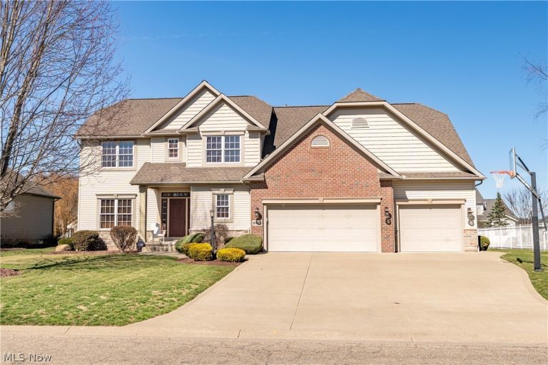 8811 Scotsbury Street, Massillon, OH - Photo 2