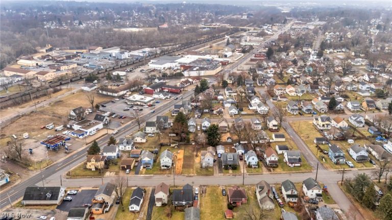 52 Norwood Street, Barberton, OH - Photo 5