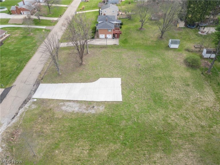 4327 Skycrest Drive, Canton, OH - Photo 3