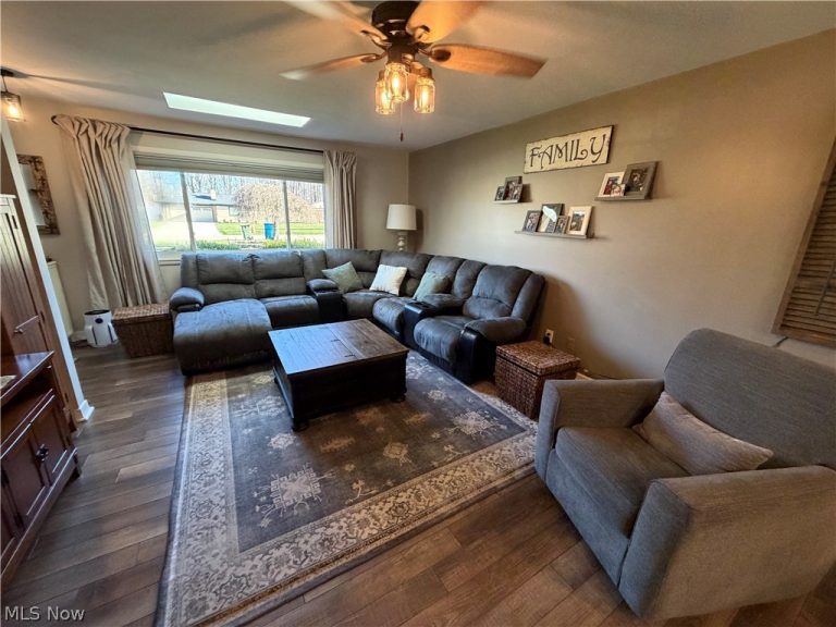 28575 Holly Drive, North Olmsted, OH - Photo 4