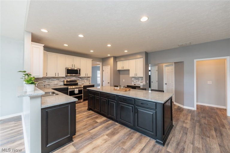 3330 Stillwater Drive, Medina, OH - Photo 5