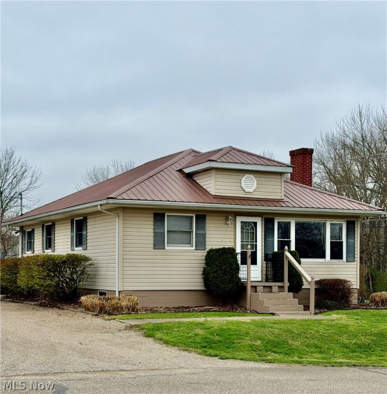 3260 5th Street, Dresden, OH, 43821