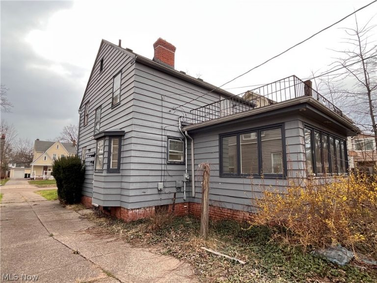 3752 Lowell Road, Cleveland Heights, OH - Photo 3