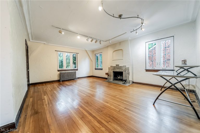 18313 Newell Road, Shaker Heights, OH - Photo 4