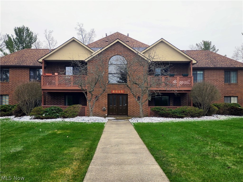 8615 Scenicview Drive, Broadview Heights, OH