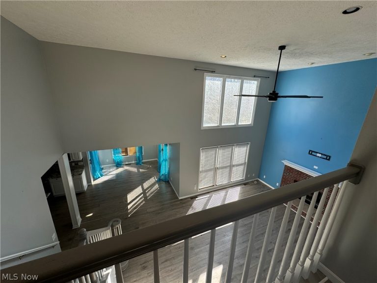 242 Ravenshollow Drive, Cuyahoga Falls, OH - Photo 4