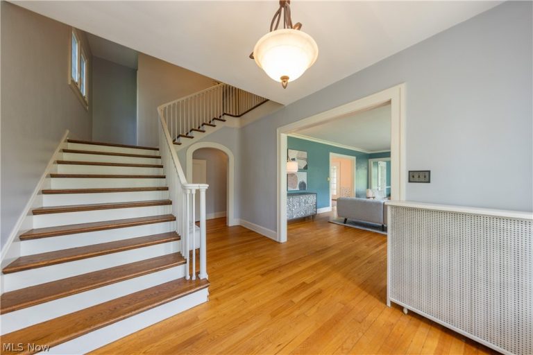 2637 Wellington Road, Cleveland Heights, OH - Photo 2
