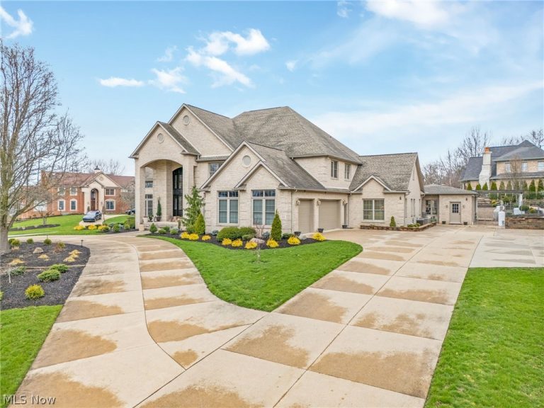 1311 Chantilly Circle, Canton, OH - Photo 2