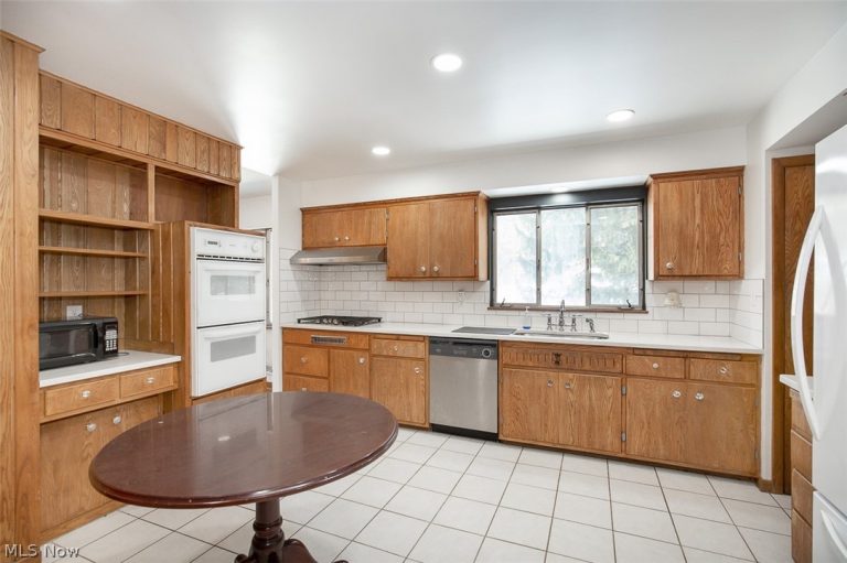 10725 York Road, North Royalton, OH - Photo 3