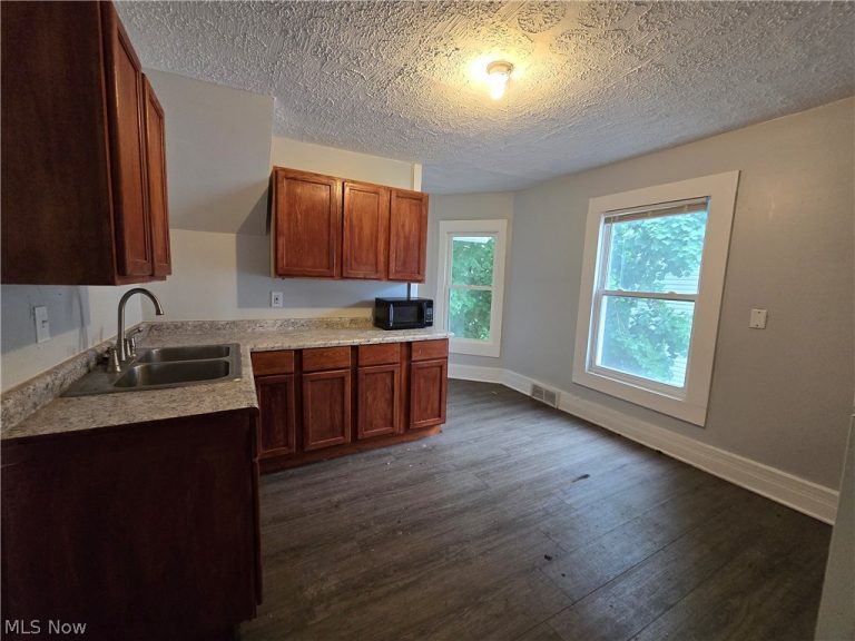 1412 Woodland Avenue, Canton, OH - Photo 3