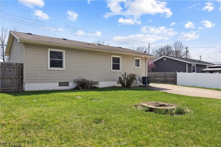 17050 Sheldon Road, Brook Park, OH - Photo 6
