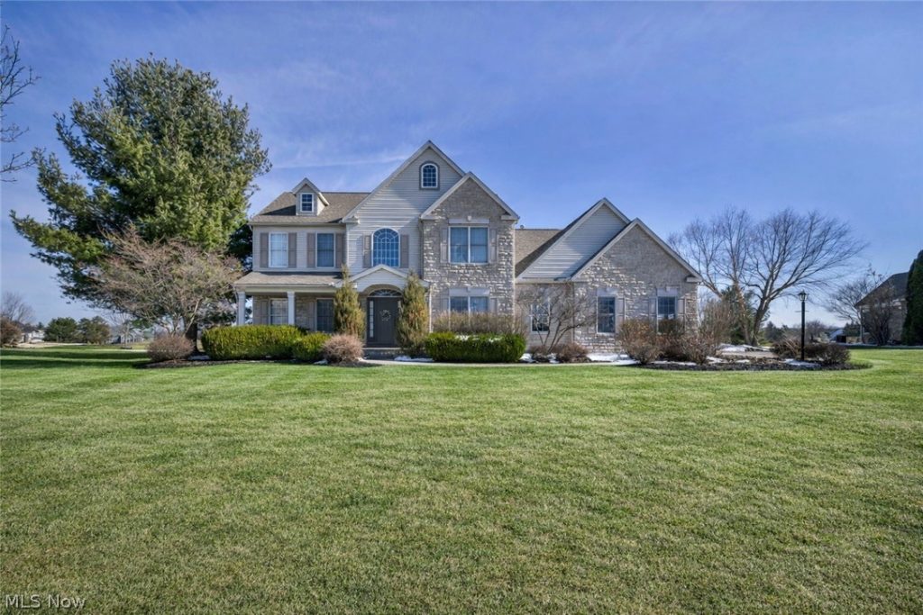 6245 Highland Green Drive, Medina, OH