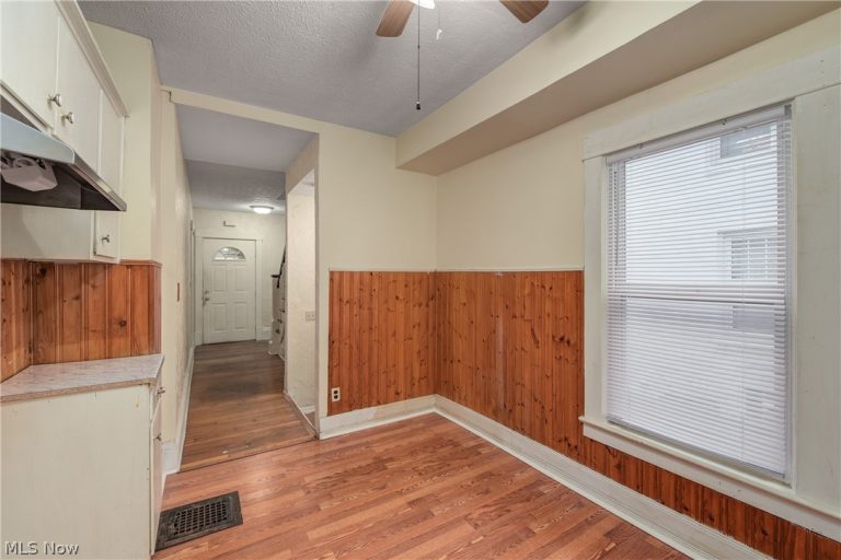 37948 Barnes Court, Willoughby, OH - Photo 8