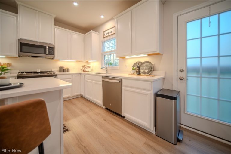 1129 Bean Lane, Akron, OH - Photo 4