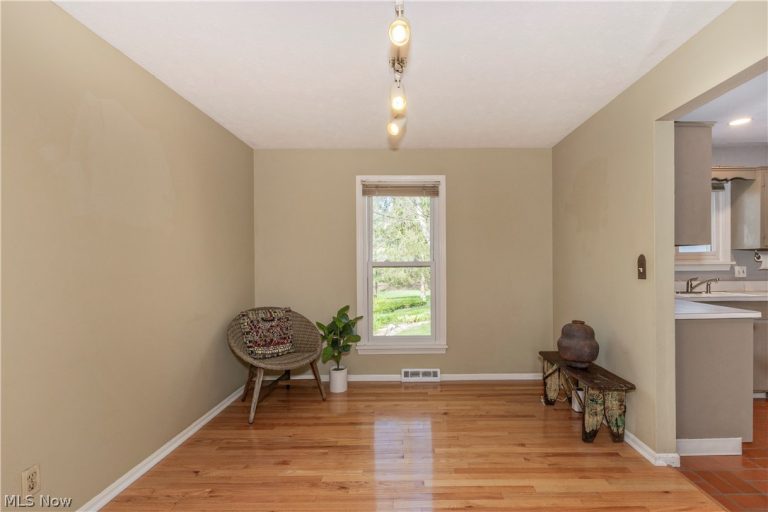 75 Maple Hill Drive, Chagrin Falls, OH - Photo 6