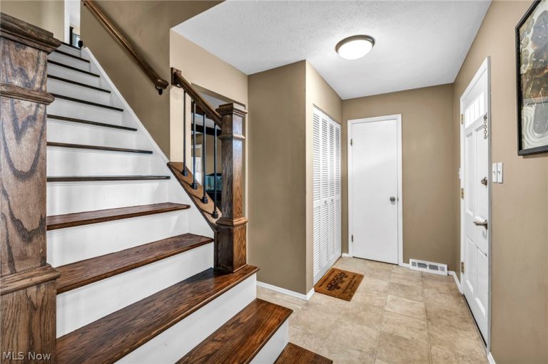 5862 Gareau Drive, North Olmsted, OH - Photo 3