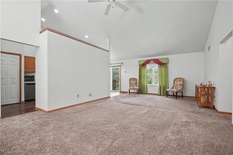 445 Reserve Drive, Cuyahoga Falls, OH - Photo 2