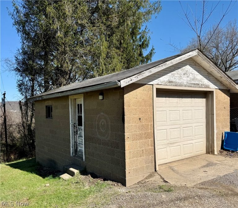 56 Pontiac Road, Wellsburg, WV - Photo 5