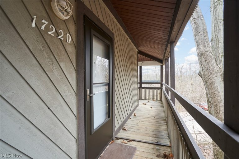 1722 Treetop Trail #D, Akron, OH - Photo 2