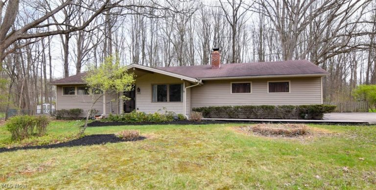 62 Bel Meadow Lane, Chagrin Falls, OH, 44022
