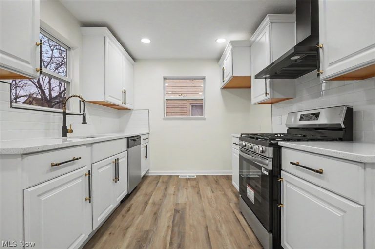 2911 102nd Street, Cleveland, OH - Photo 2