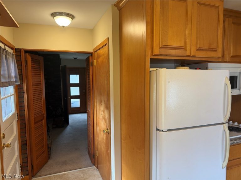 17570 Lakewood Avenue, Lake Milton, OH - Photo 6