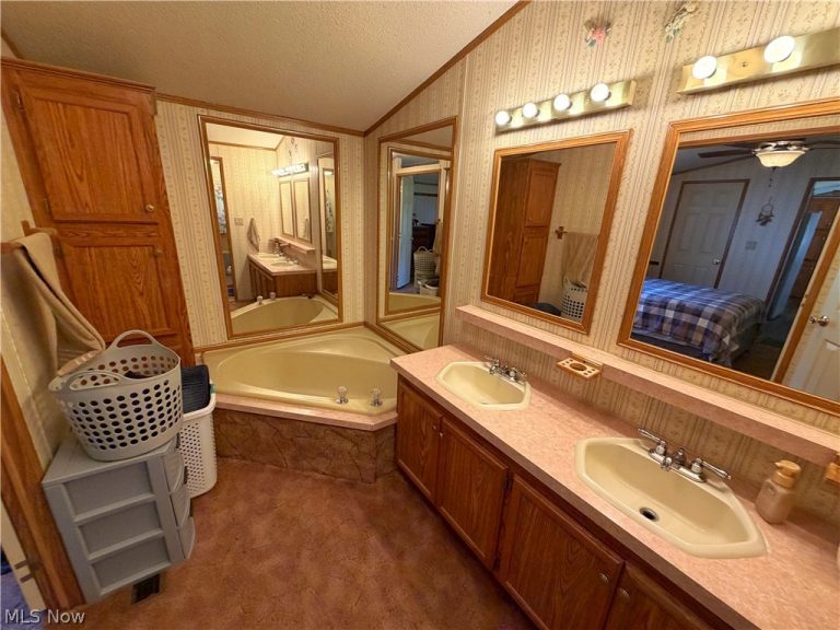 54290 Pipe Creek Road, Jacobsburg, OH - Photo 6