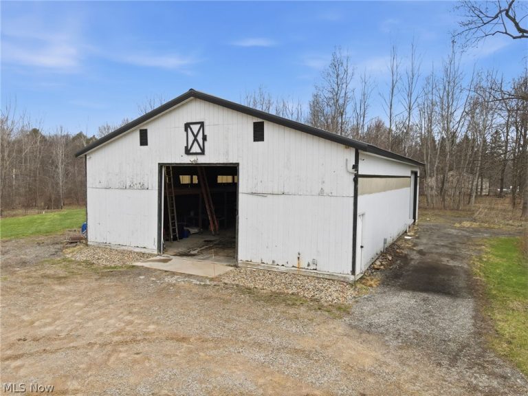 16176 Ravenna Road, Burton, OH - Photo 5