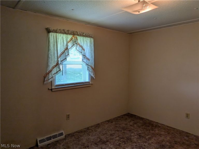45804 Yeager Drive, East Liverpool, OH - Photo 5