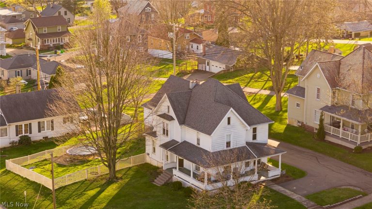 406 Main Street, Sugarcreek, OH - Photo 2
